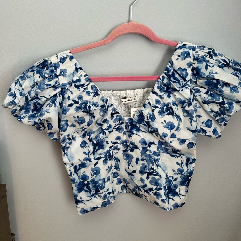 Cute puff sleeve cropped blouse